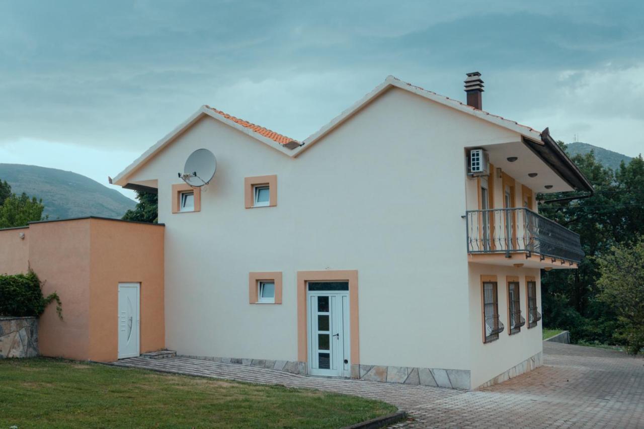 Holiday Home Rozic - Villa With Private Seasonal Heated Pool 莫斯塔尔 外观 照片