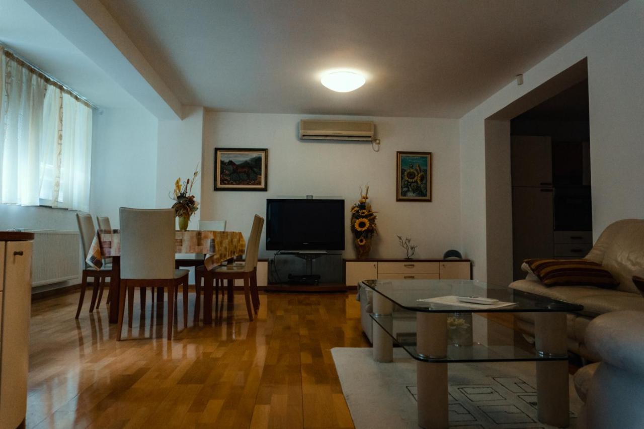 Holiday Home Rozic - Villa With Private Seasonal Heated Pool 莫斯塔尔 外观 照片