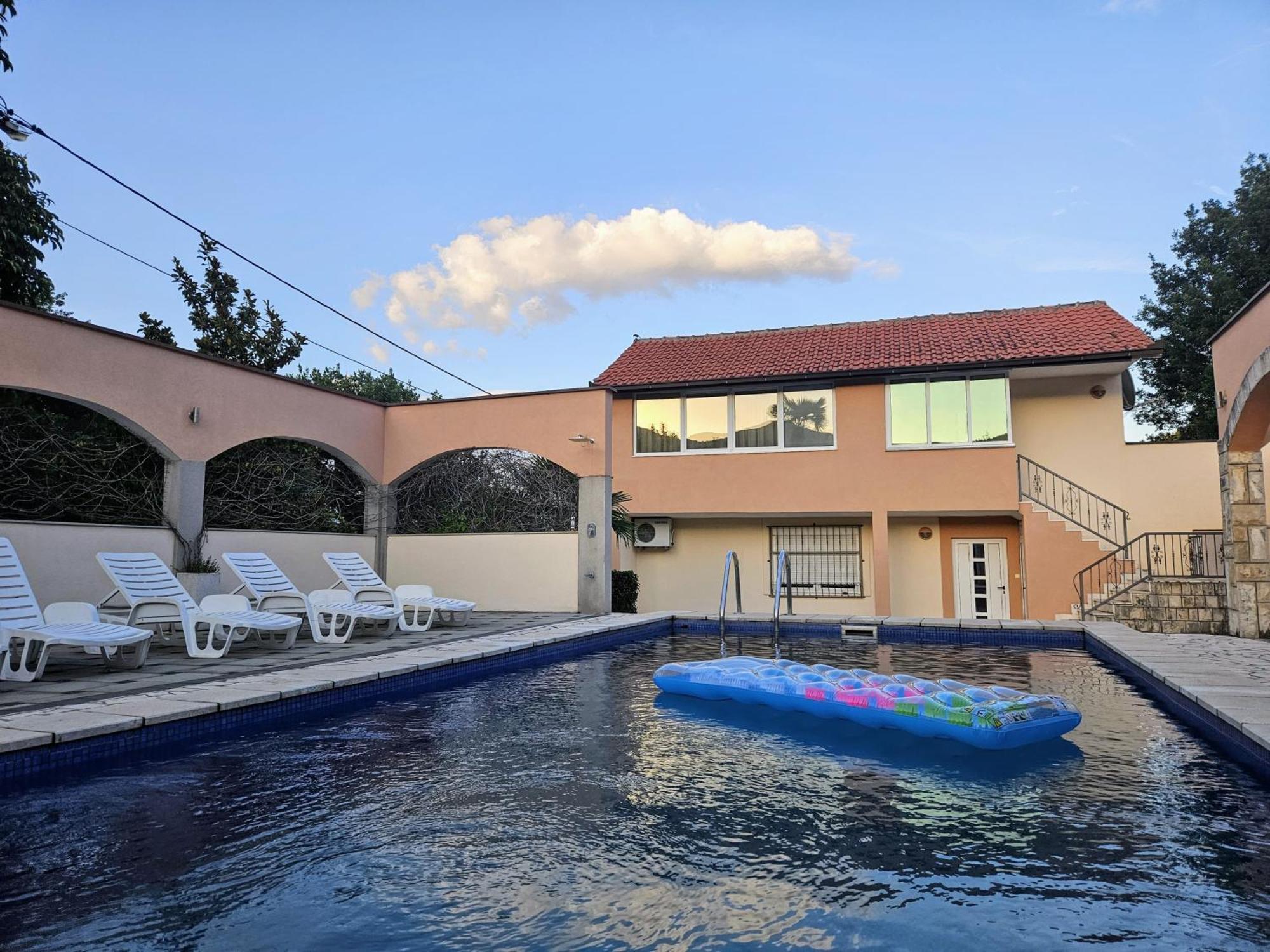 Holiday Home Rozic - Villa With Private Seasonal Heated Pool 莫斯塔尔 外观 照片